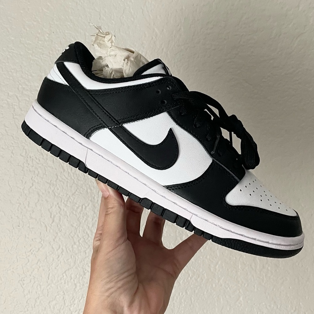 Nike Dunk Low sneaker "Panda " Womans sz 9